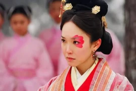 Xấu như quỷ, vì sao bà hoàng này vẫn khiến vua điên cuồng si mê? 