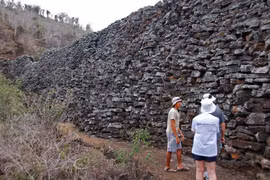 Bí mật bức tường xây bằng máu, nước mắt của tù nhân