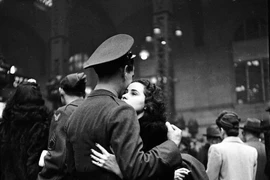 Những giây phút tạm biệt thời chiến mang nhiều cảm xúc