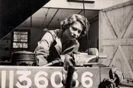 Loạt ảnh đáng nhớ Nữ hoàng Anh Elizabeth II phục vụ trong Thế chiến 2