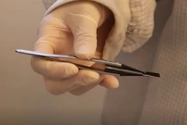 Sốc: Lộ thiết bị công nghệ mỏng nhất thế giới dày 2 nguyên tử