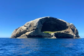 Tò mò hòn đảo 'đầu lâu' bí ẩn, chỉ có thể ngắm từ xa