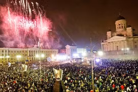 Đón giao thừa, mừng năm mới... “hổng” giống ai 