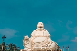 Ấn tượng ngôi chùa ở Tiền Giang với 3 tượng Phật lớn độc đáo