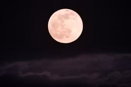 Trăng hồng, mưa sao băng... hiện tượng thiên văn bùng nổ bầu trời tháng 4/2025 