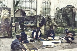 Chợ Tết Hà Nội 100 năm trước như thế nào?