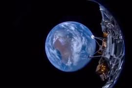 Choáng ngợp hình ảnh Trái đất chụp từ ngoài vũ trụ