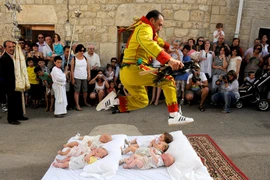 Những phong tục độc lạ nhất hành tinh, bất ngờ số 4