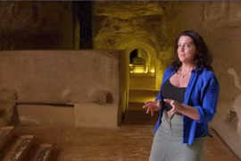 Điều khó tin khi bật nắp quan tài nặng 90 tấn ở Ai Cập