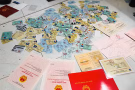 Khởi tố nguyên Chủ tịch UBND phường “tiếp tay” làm giả 50 thửa đất