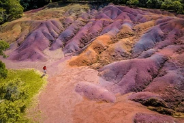 Sửng sốt vùng đất 7 màu, đẹp tựa bức tranh cổ tích