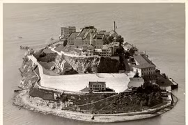 Bên trong nhà tù giam giữ những tội phạm khét tiếng nhất nước Mỹ