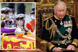Bật mí 2 vương miện Vua Charles III đội trong lễ đăng quang