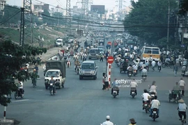 Phó nháy người Anh đã lưu lại một Hà Nội năm 1996 cực mộc mạc