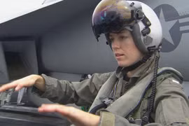 Ly kỳ vụ nữ phi công Mỹ rượt đuổi vật thể lạ: Là UFO! 