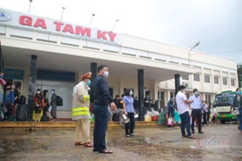 Sạt lở đường sắt Bắc-Nam, 251 hành khách bị kẹt 7 tiếng ở ga Tam Kỳ