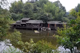 Ngôi làng quanh năm tịnh không bóng muỗi nhờ tôn thờ... "thần thú"? 