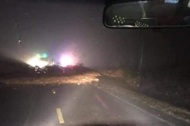 Sạt lở trên đèo Khánh Lê, quốc lộ nối Đà Lạt - Nha Trang ách tắc nhiều giờ