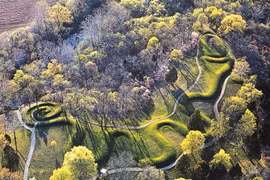 Bí ẩn khó giải gò đất nổi hình rắn tự nhiên lớn nhất nước Mỹ 