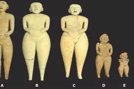 5 bức tượng lạ chưa từng thấy phát lộ trên đỉnh kim tự tháp