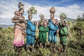 Phong tục làm đẹp lạ lùng của bộ tộc bí ẩn ở Ethiopia