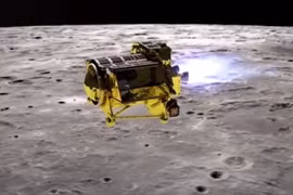 Vì sao tàu vũ trụ Nhật Bản bất ngờ “sống lại” trên Mặt trăng? 