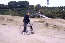 Robot chó đầu tiên trên thế giới có thể chở người