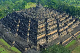 Điều bất ngờ trong ngôi đền nổi tiếng thế giới có hơn 500 tượng Phật