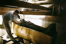 Ảnh ít biết bên trong lăng mộ chất đầy báu vật của pharaoh Tutankhamun