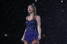 Khi mưa bão ghé thăm show nhạc, ban tổ chức xử lý sao? 