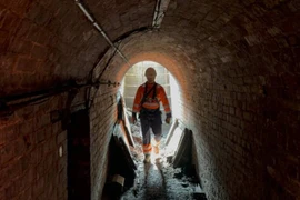 Phát hiện đường hầm bí mật cách nhiều thập kỷ dưới nhà ga 