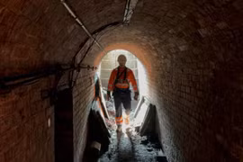 Phát hiện đường hầm bí mật cách nhiều thập kỷ dưới nhà ga 