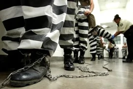 Bí mật ít biết về trang phục phổ biến nhất của tù nhân