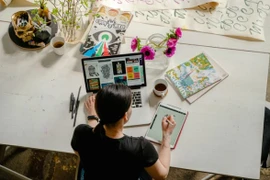 Sếp lớn “méo mặt” vì bị sa thải, chấp nhận làm nhân viên trái ngành