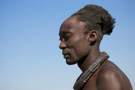 Kỳ lạ bộ lạc cả đời không tắm