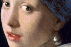 Bức tranh 'Cô gái đeo khuyên tai ngọc trai' có sức hút kỳ lạ 