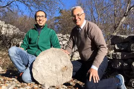 Tảng đá 'xuyên không' 2.500 năm xuất hiện ở nơi cực kỳ vô lý