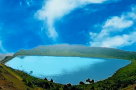 Cận cảnh hồ nước ngọt duy nhất trên miệng núi lửa tại Việt Nam