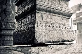 Đền thờ với một cây cột cao gần 5m không chạm đất ở Ấn Độ 