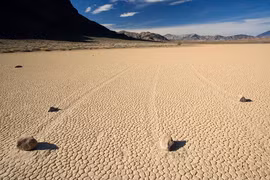 Bí ẩn độc nhất vô nhị: Các hòn đá tại Racetrack Playa... biết đi 