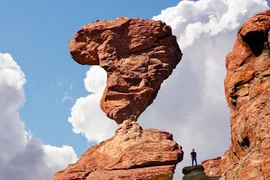 Những tảng đá với hình dạng kỳ lạ trên thế giới