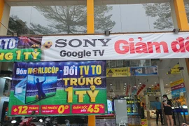 Siêu thị điện máy giảm giá hơn 70%, tặng cả tỷ đồng khi mua tivi