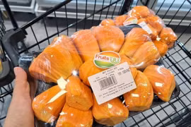 Mít ruột đỏ giá vài trăm ngàn 1 kg vẫn cháy hàng