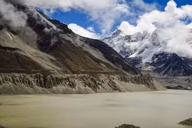 Chuyên gia lo lắng hồ sông băng có thể tạo 'sóng thần trên cạn'