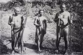 Cuộc sống dân tộc thiểu số Việt Nam 100 năm trước qua ảnh hiếm