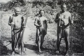 Cuộc sống dân tộc thiểu số Việt Nam 100 năm trước qua ảnh hiếm