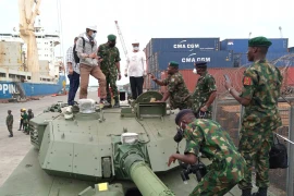 Vũ khí Trung Quốc xâm lấn châu Phi: Nigeria nhận một loạt thiết giáp