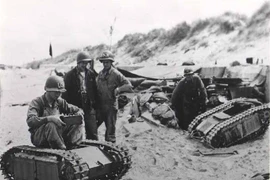 Mìn di động Goliath: Món đồ chơi chết người của lính Đức