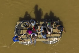 Cảnh tượng nhói lòng ở biên giới Mexico - Guatemala