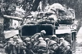 Hình ảnh lính Mỹ co cụm khi bị tấn công bất ngờ Tết Mậu Thân 1968